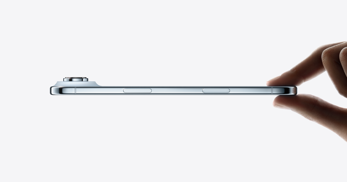 iPhone Air в голубом цвете